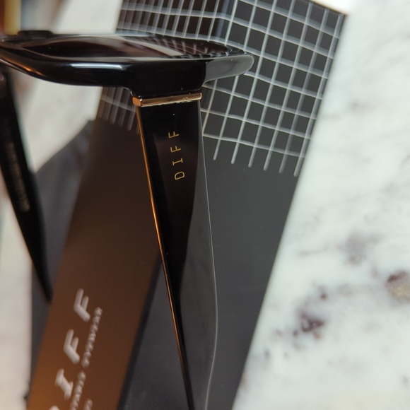 Diff Nola Sunglasses - Picture 3 of 4